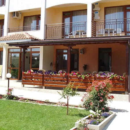 Genada Hotel 3*
