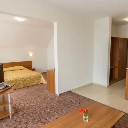Hotel Genada 3*